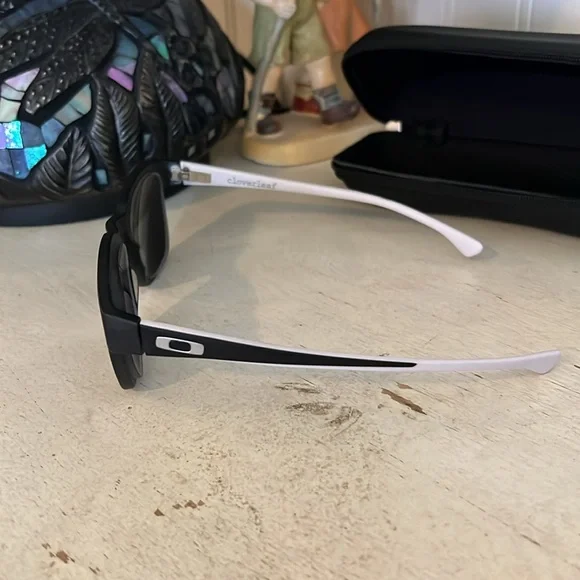 Oakley Cloverleaf sunglass Frames ox1078-0851 satin black white